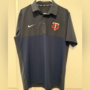 Minnesota‎ Twins Nike dry fit men’s size large L athletic MLB polo.